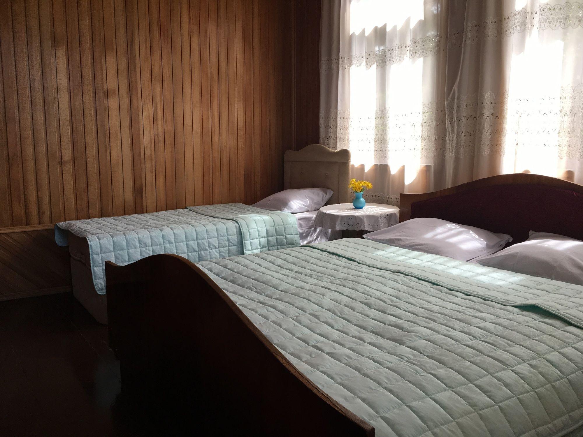 White Guest House Batumi Exterior foto