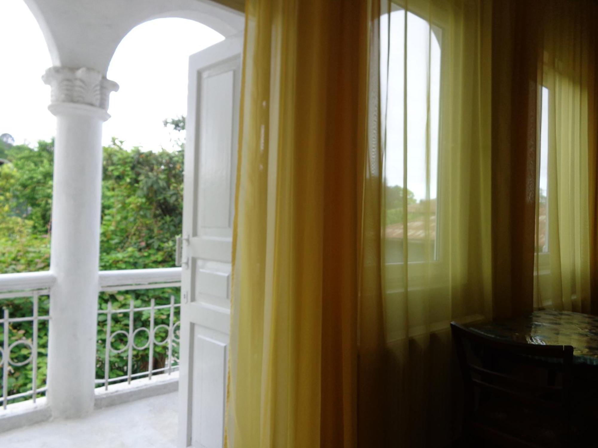 White Guest House Batumi Quarto foto