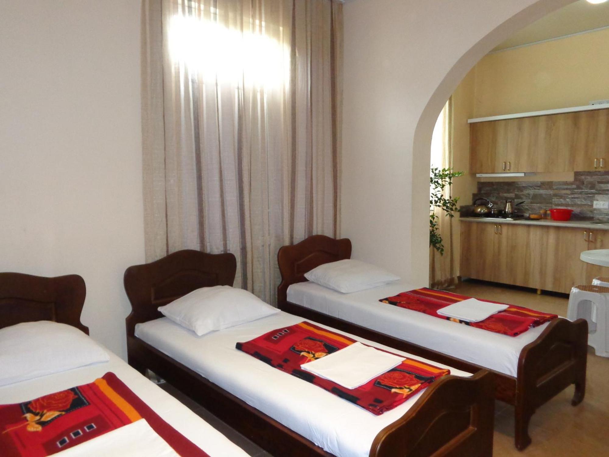 White Guest House Batumi Quarto foto